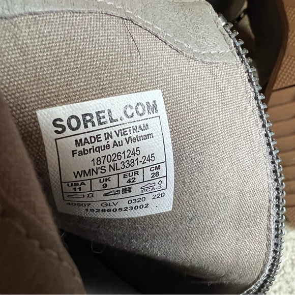 Like new Sorel olive green 2 inch boots. Great condition worn 3 times. - Picture 2 of 6